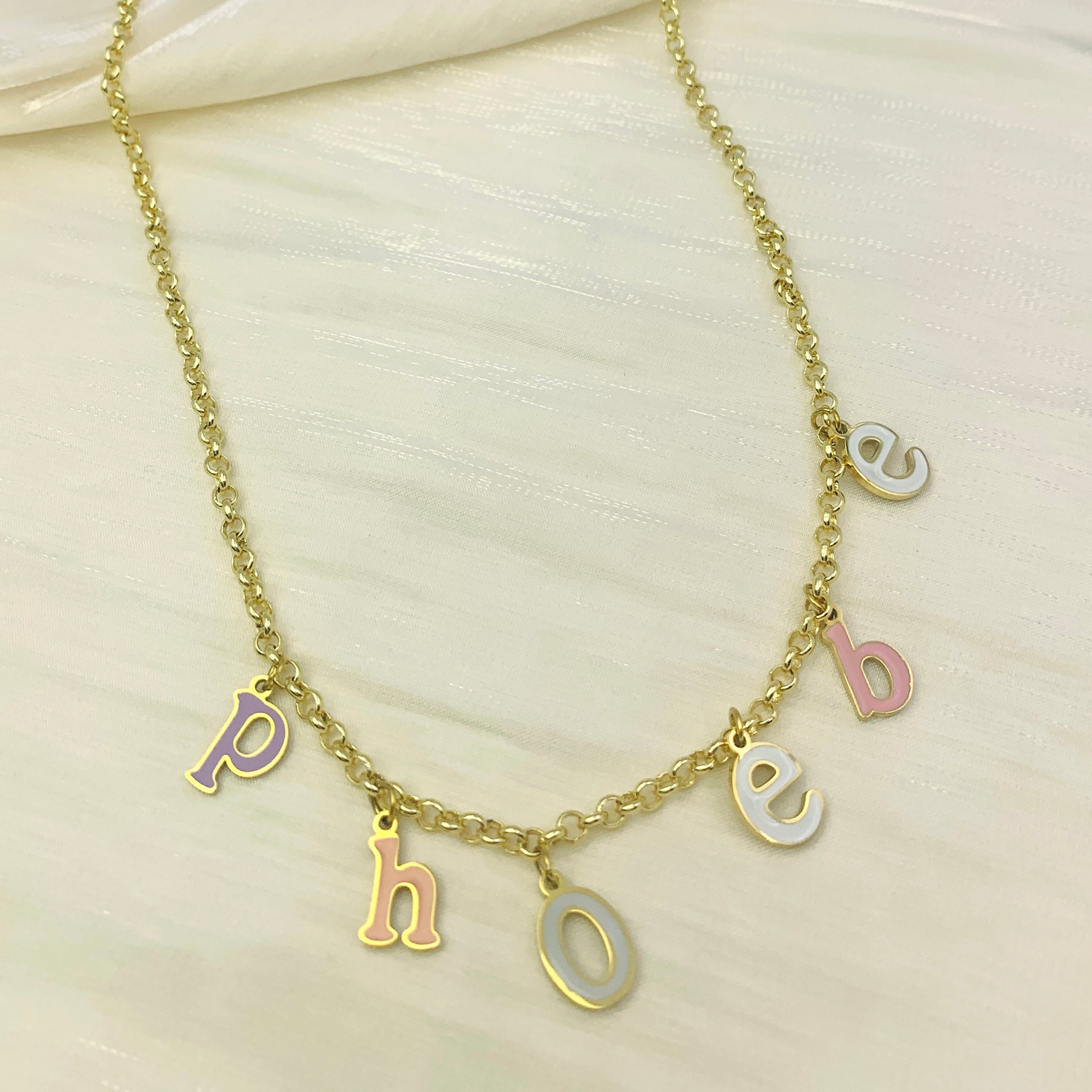 Collar con nombre caprichoso