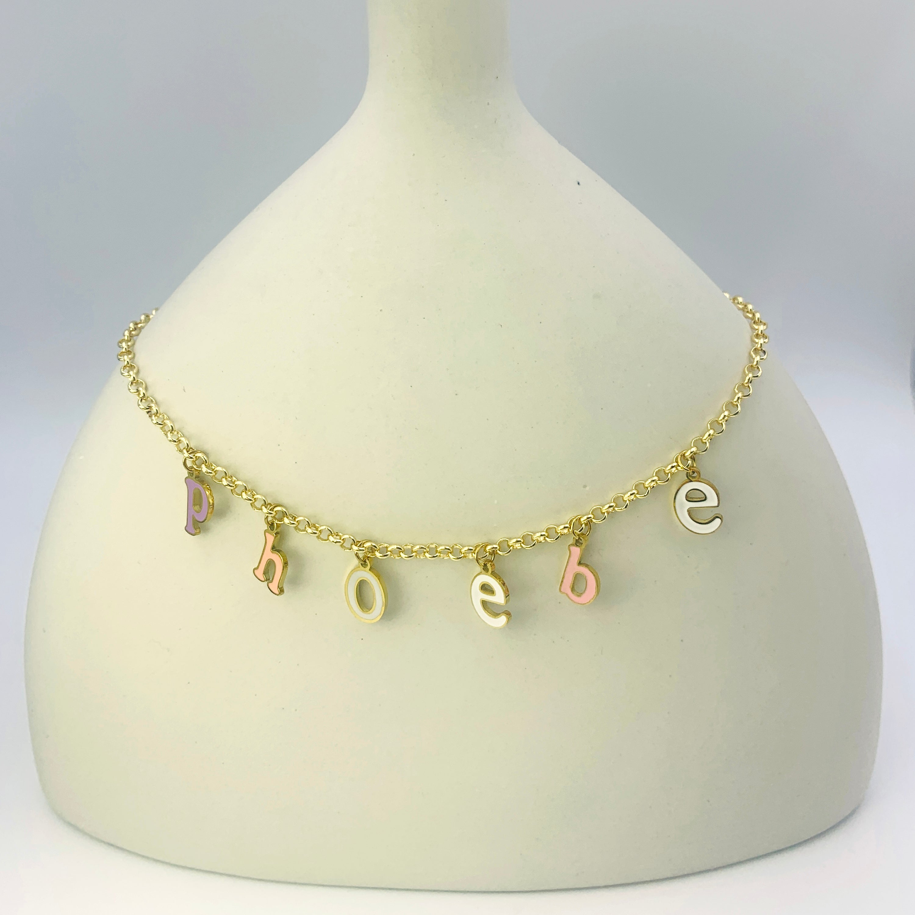 Collar con nombre caprichoso