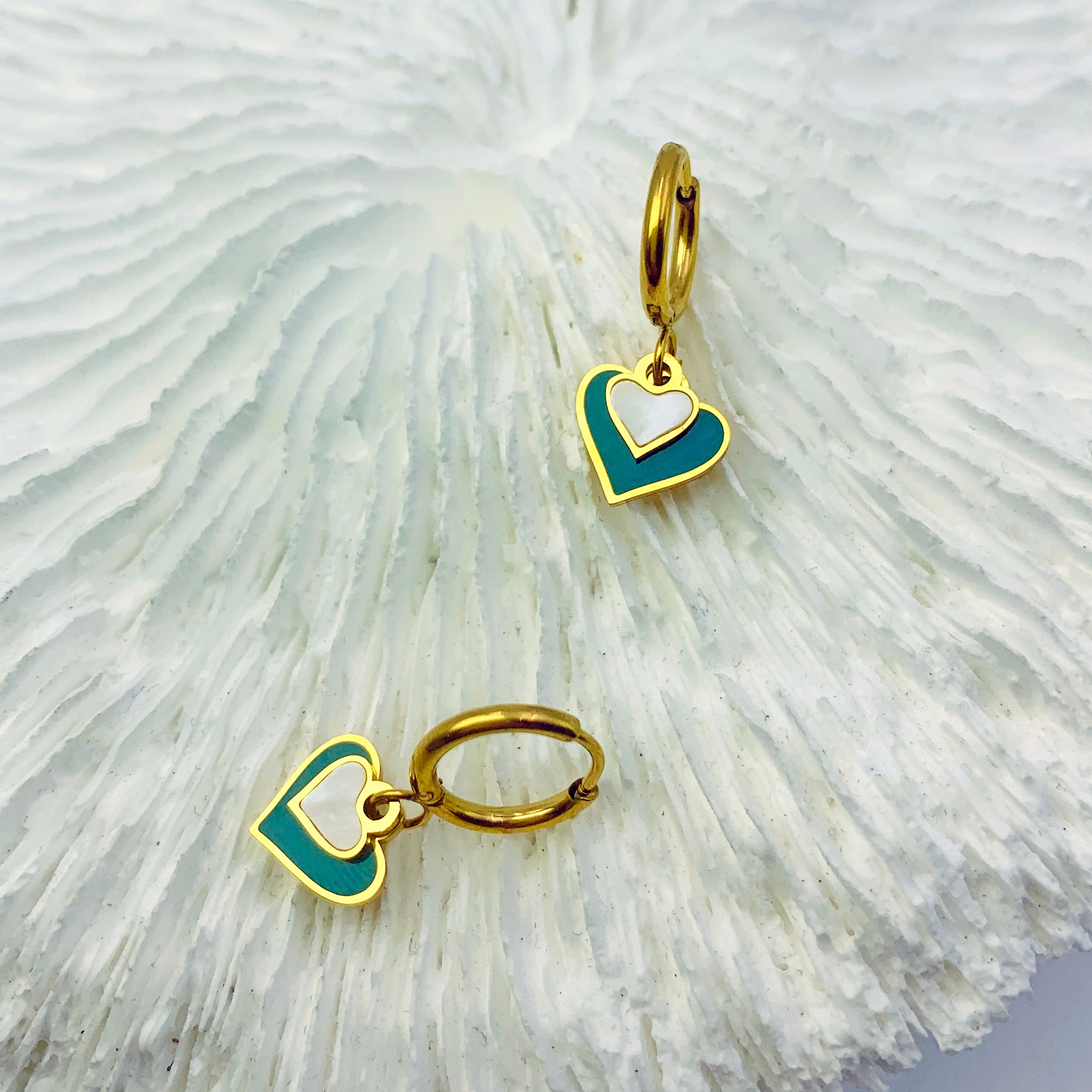 Pendientes colgantes de corazón de dos tonos