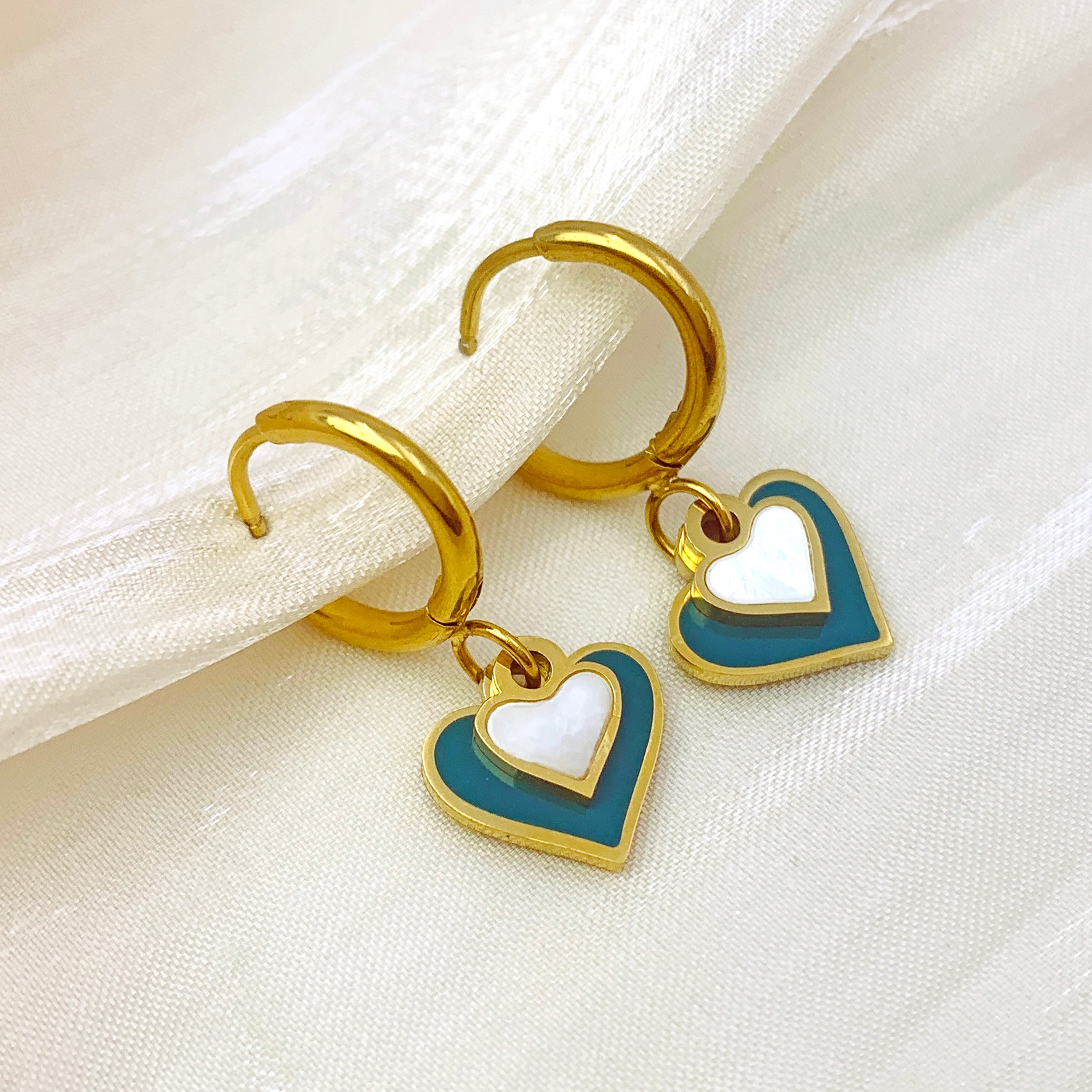 Pendientes colgantes de corazón de dos tonos