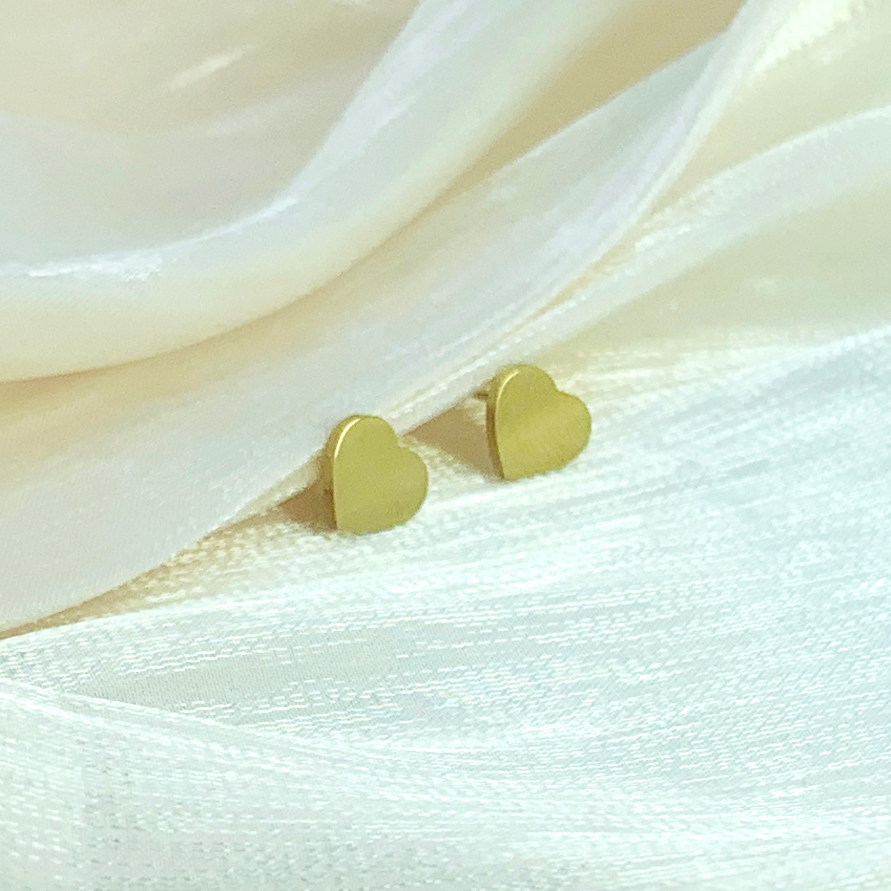 Pendientes de corazón clásicos
