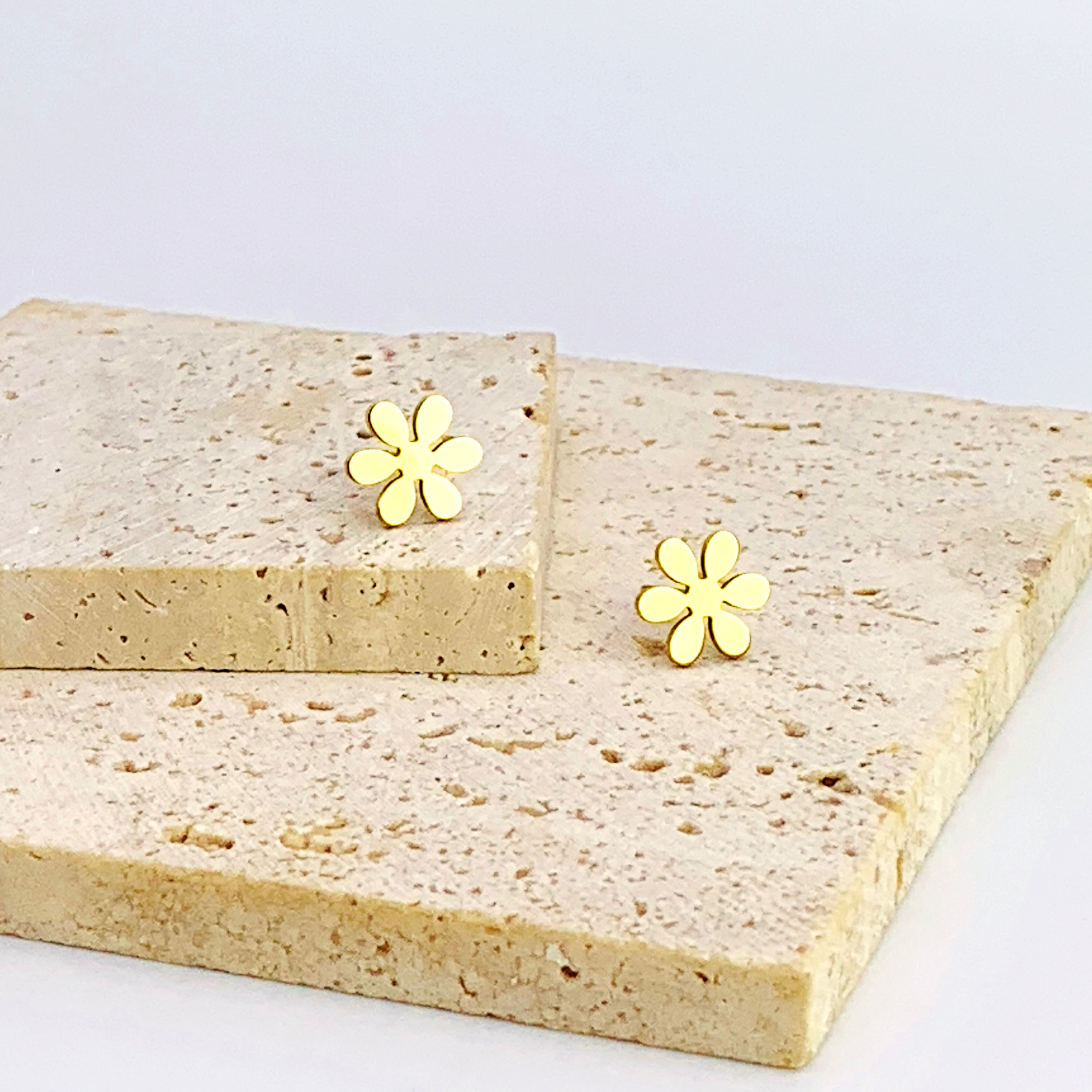 Pendientes florales sutiles
