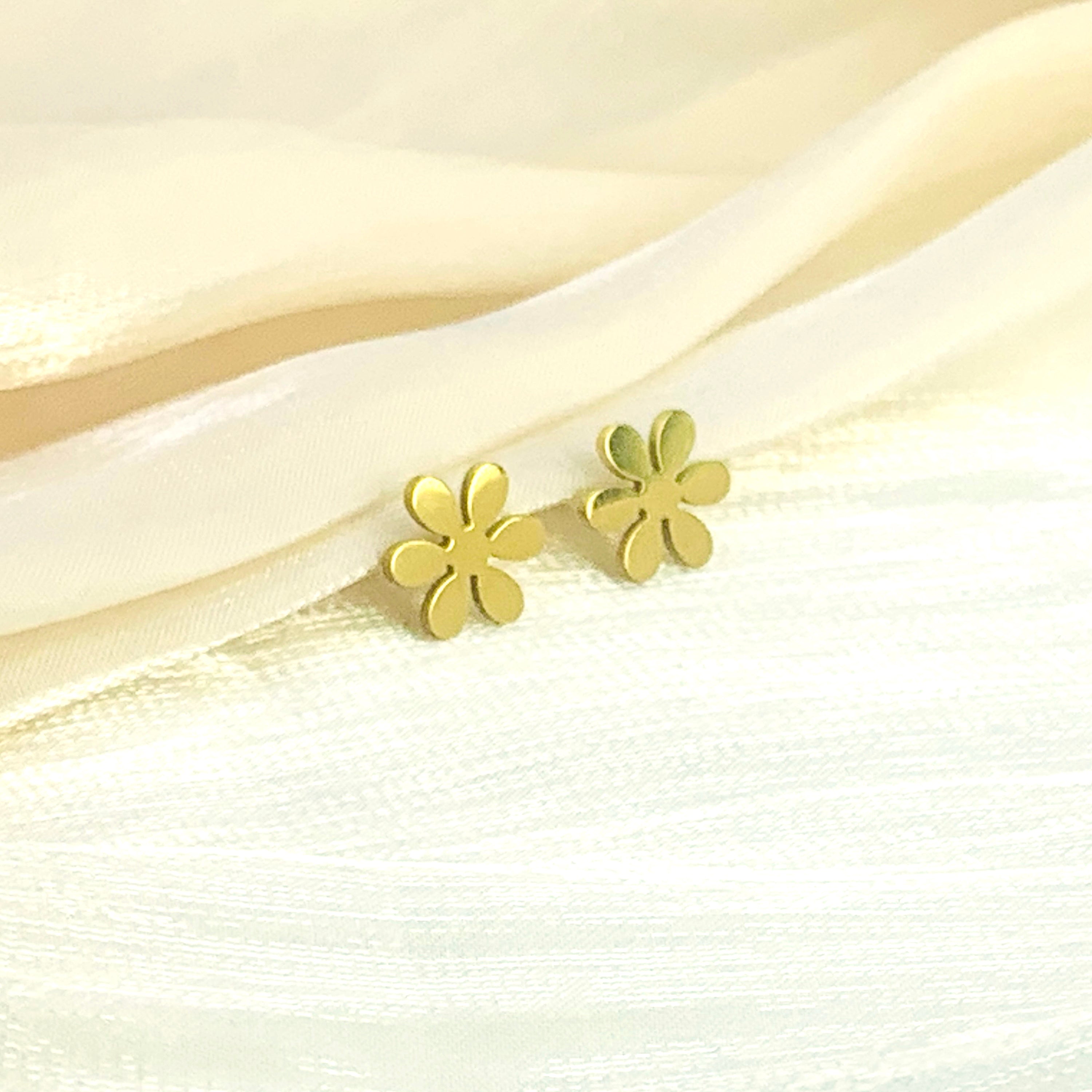 Pendientes florales sutiles