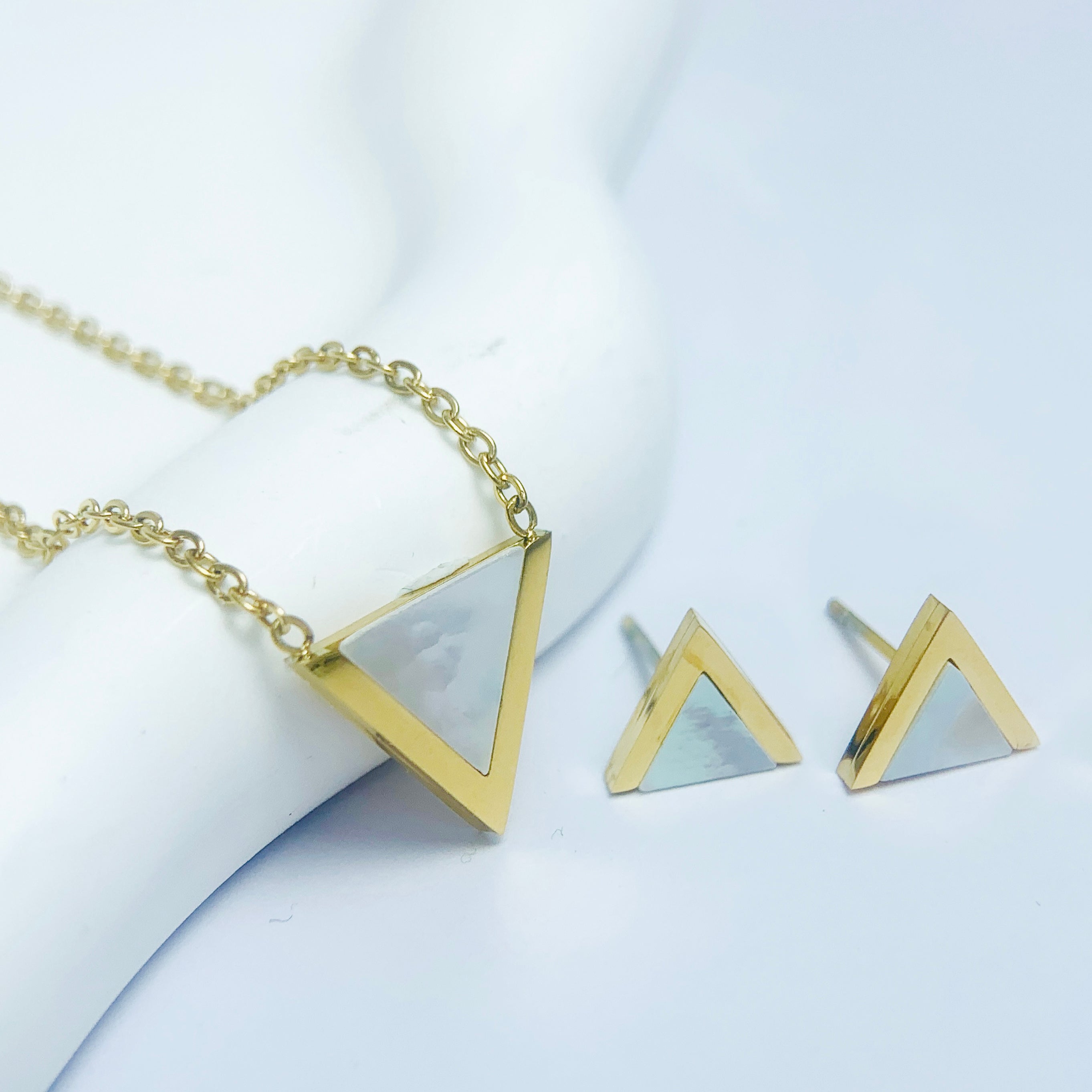 Minimalist Triangle Set