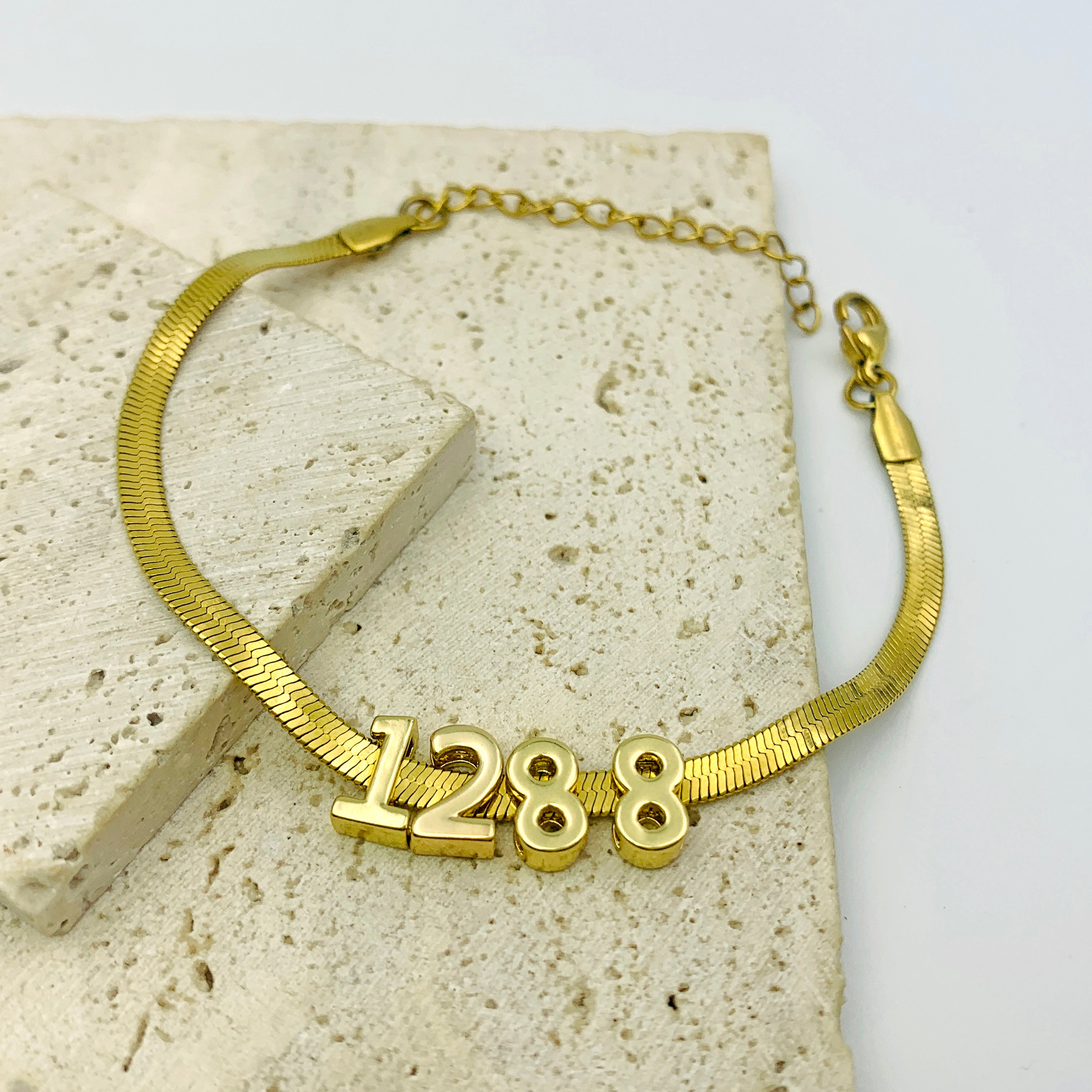 Pulsera personalizada con dije de hito