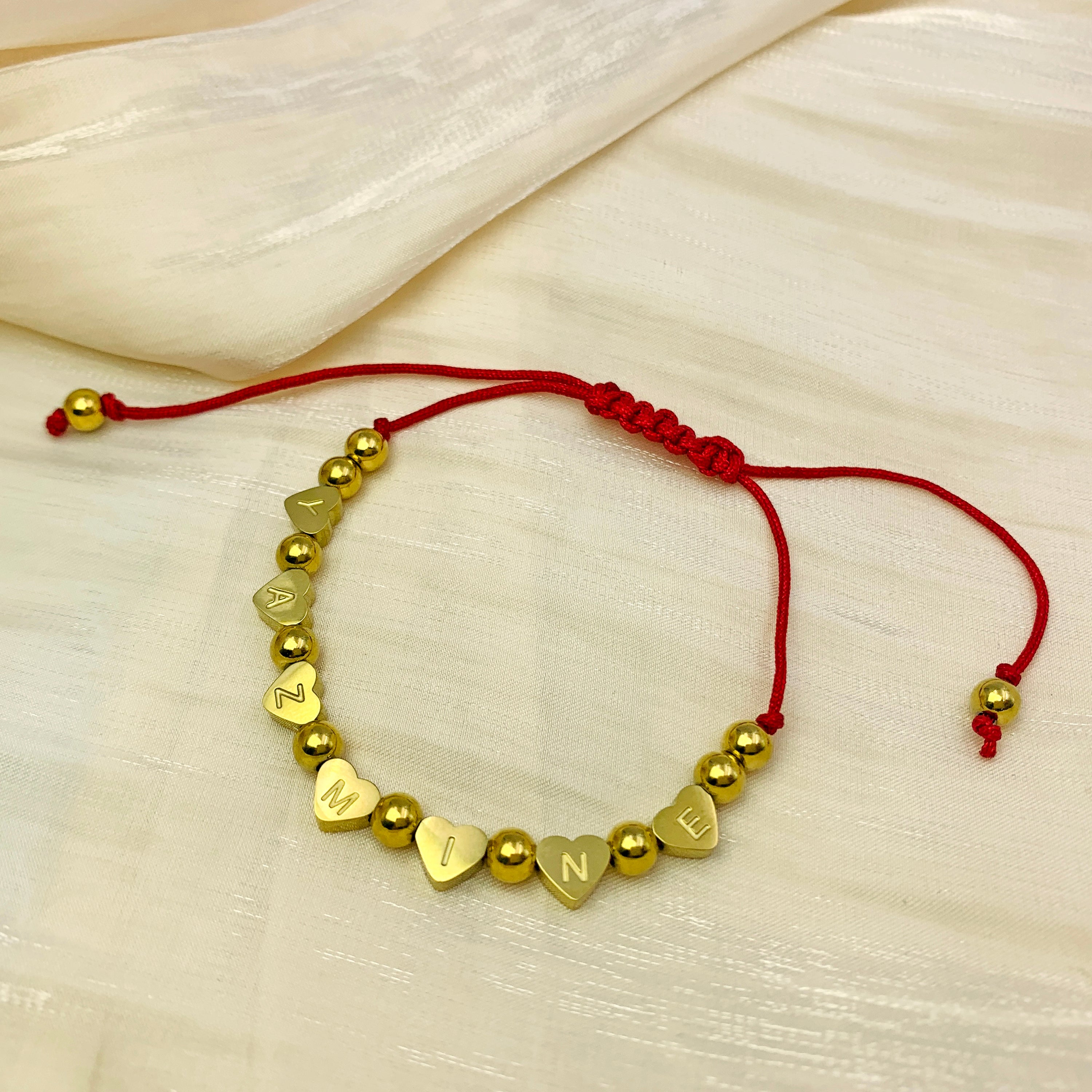 Pulsera de cordón con forma de corazón