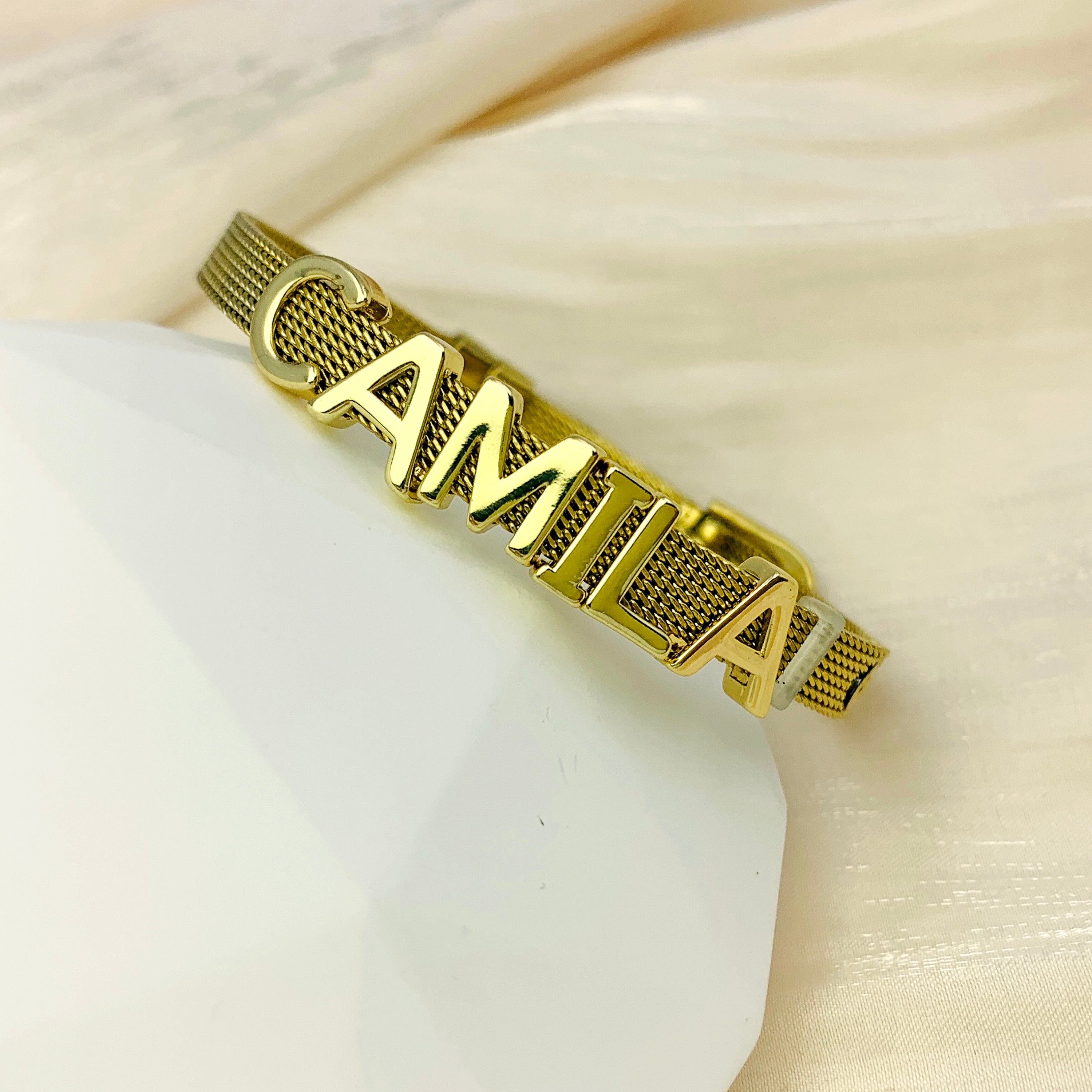 Pulsera de malla con nombre moderno