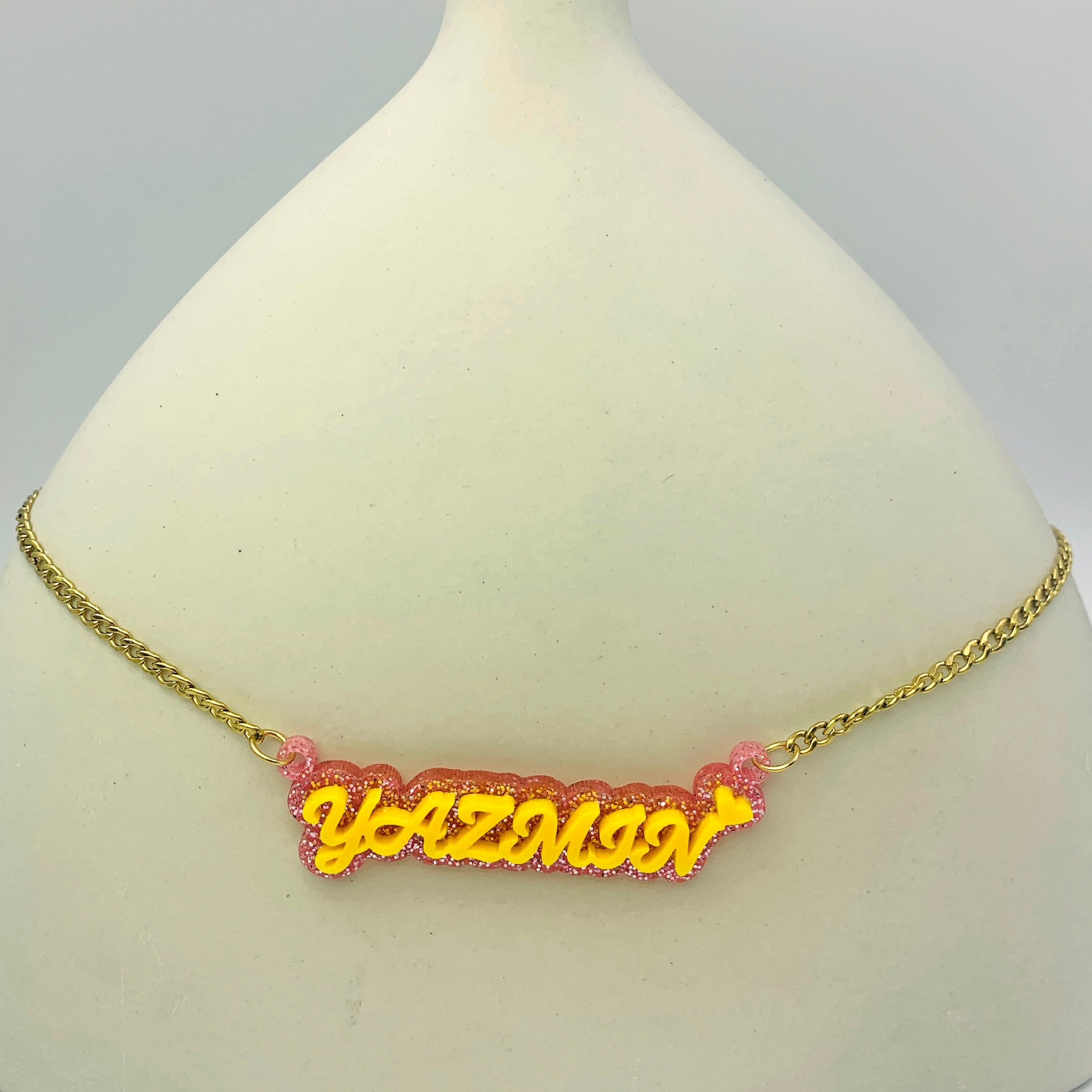 Collar personalizado con nombre y purpurina