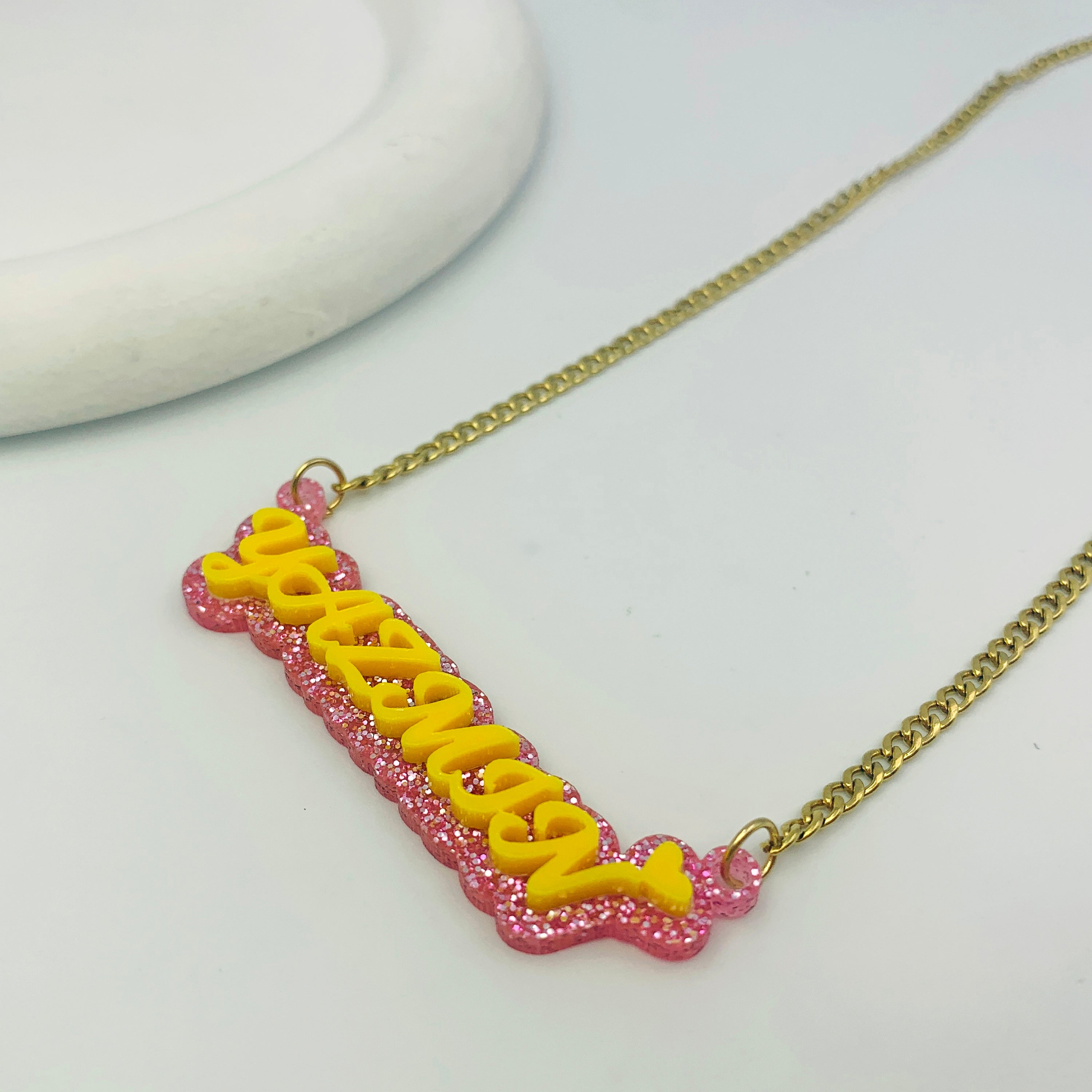 Collar personalizado con nombre y purpurina