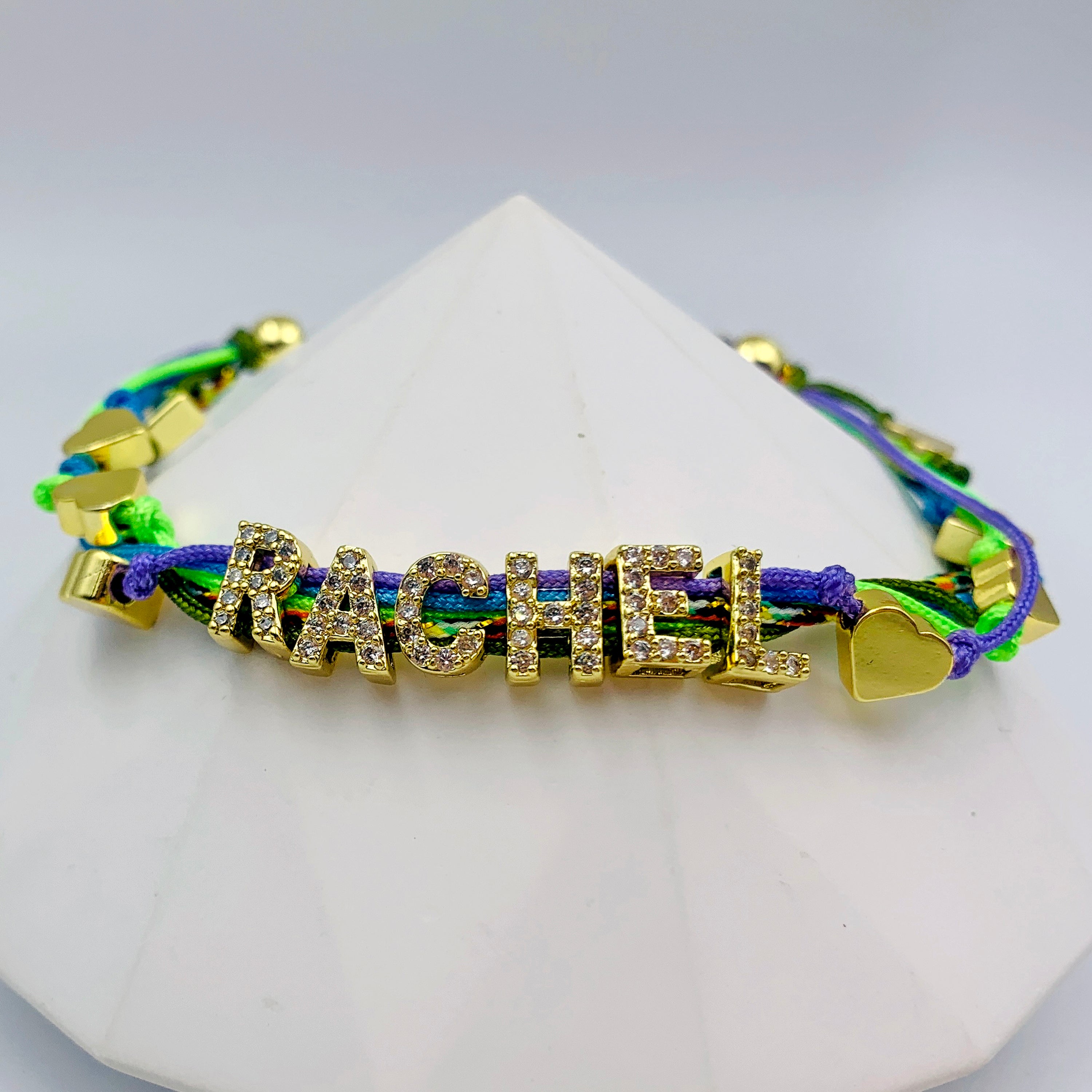 Pulsera personalizada de neón y corazones