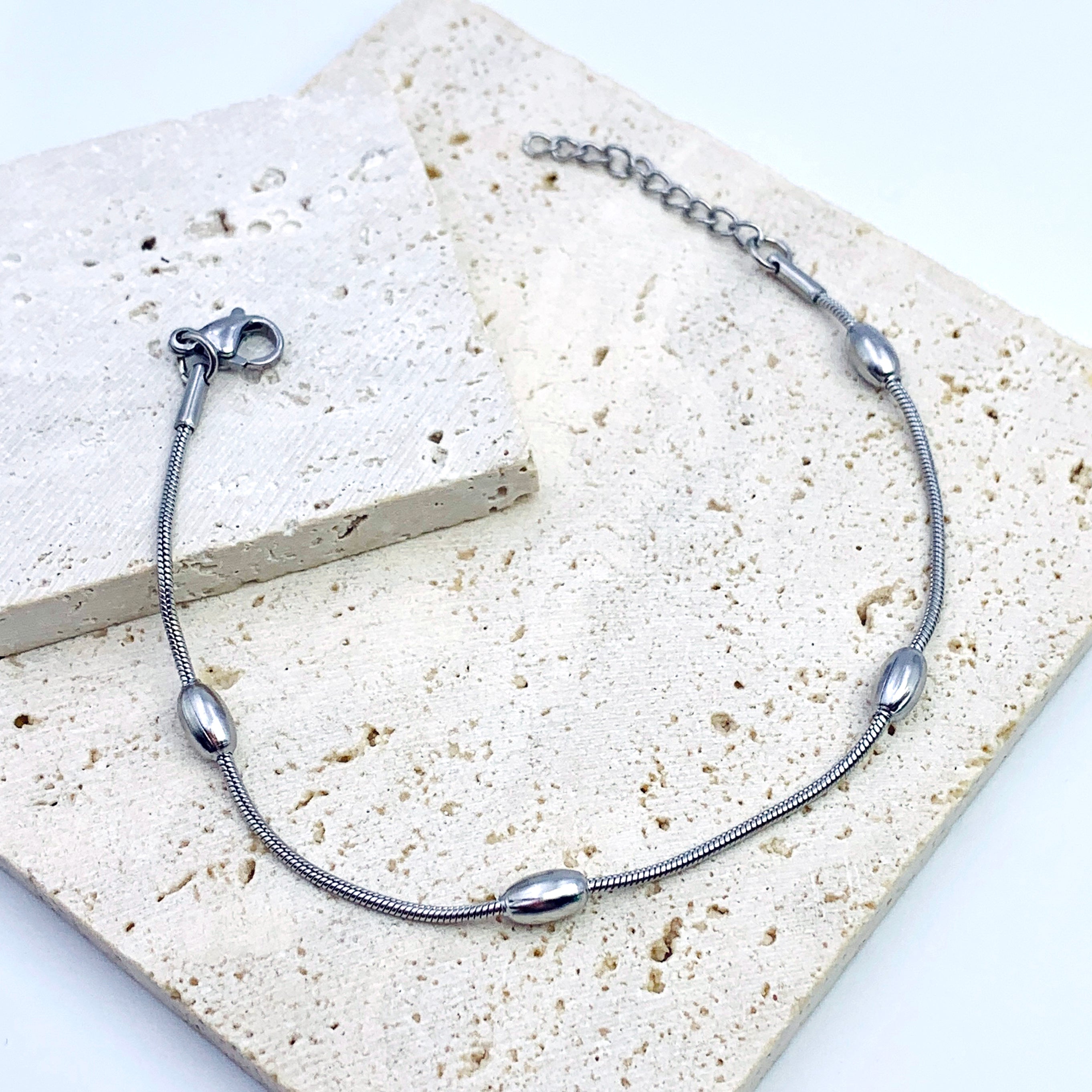 Minimalist Oval Bead Bracelet