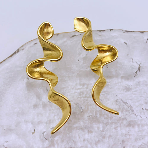 Muse Twist Earrings
